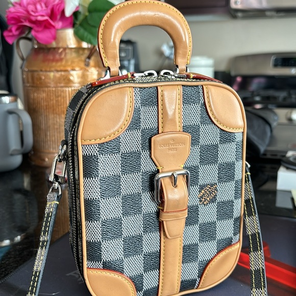 🌟 Louis Vuitton Damien Valisette Vertical 🌟 2019 Collection 🌟 - Picture 2 of 11